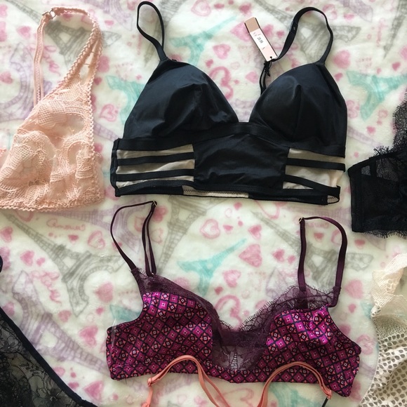 10 Brand new Victoria’s Secret size S bralettes - Picture 3 of 7